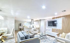 Uptown Midtown Home With Pool, Patio And Balcony Home